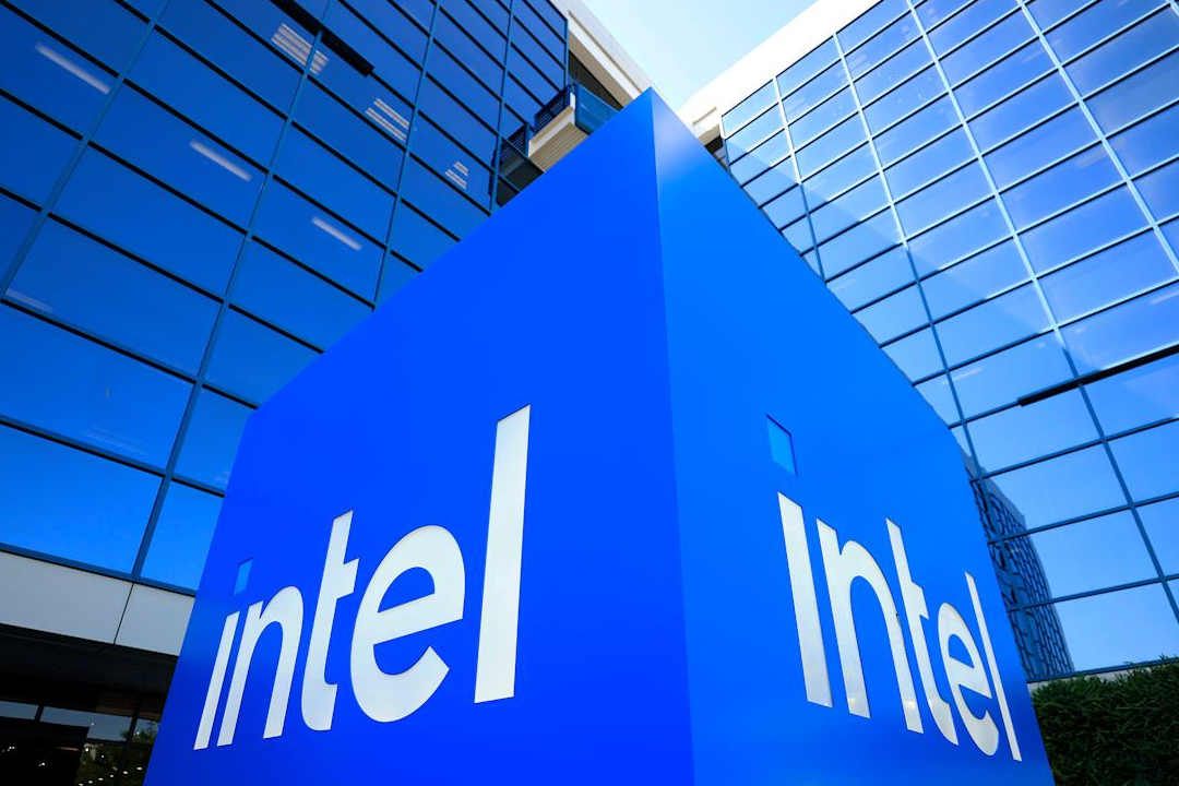 Intel Q4 Revenue Down 4%, AI Growth Steadies the Ship