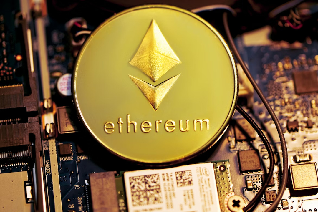 Why Tom Lee Is Buying Ethereum Faster Than Anyone Else Right Now